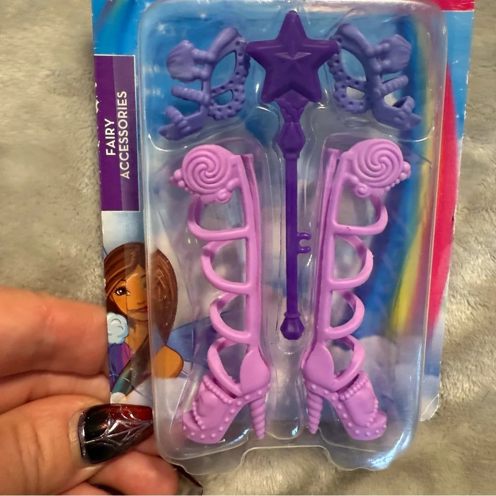 2021 Barbie Dreamtopia Fairy Accessories Mattel Wand & 2 Shoes‎ / Boots Sandals